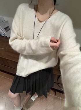 爱情魔鬼鱼V领长袖针织毛衣女