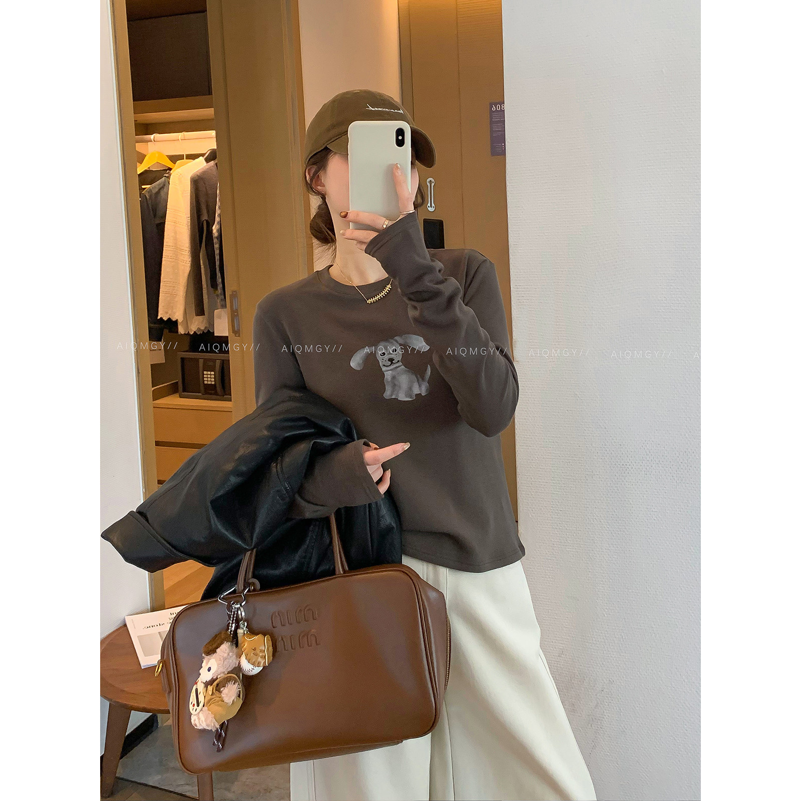 爱情魔鬼鱼 咖色长袖圆领小狗印花T恤女2025年冬季新款打底衫上衣