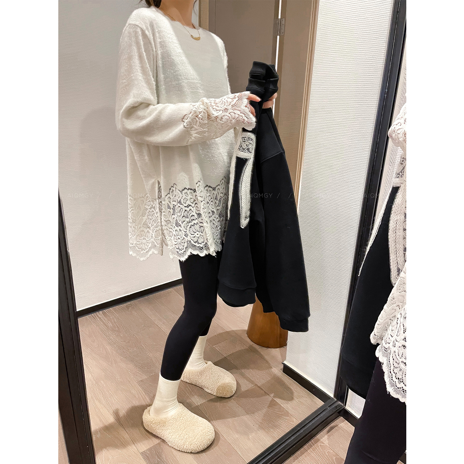 爱情魔鬼鱼 白色圆领蕾丝拼接毛绒T恤女2025年秋季新款打底衫上衣