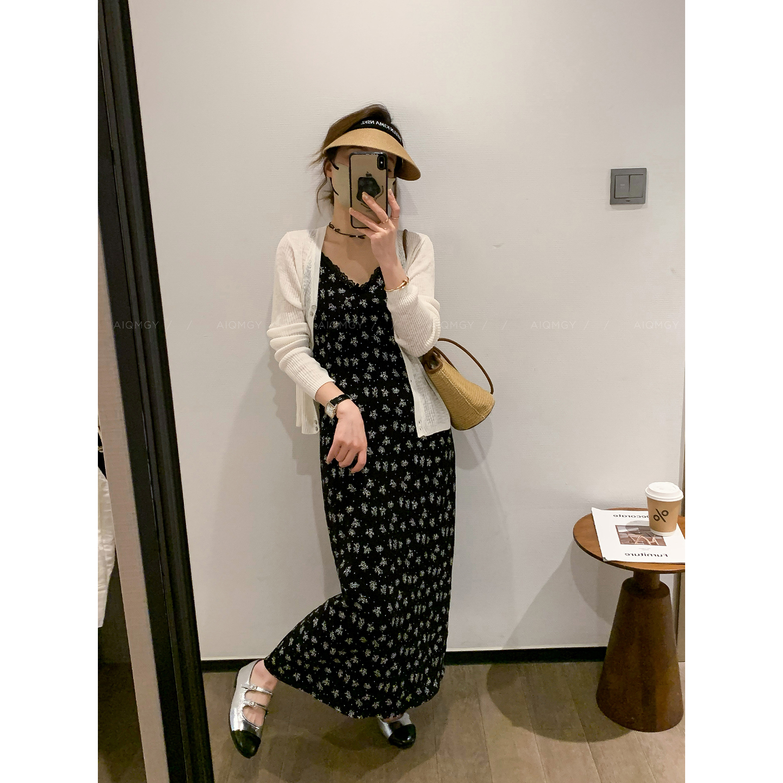 爱情魔鬼鱼 黑色碎花无袖吊带V领连衣裙女夏季2025新款气质长裙子