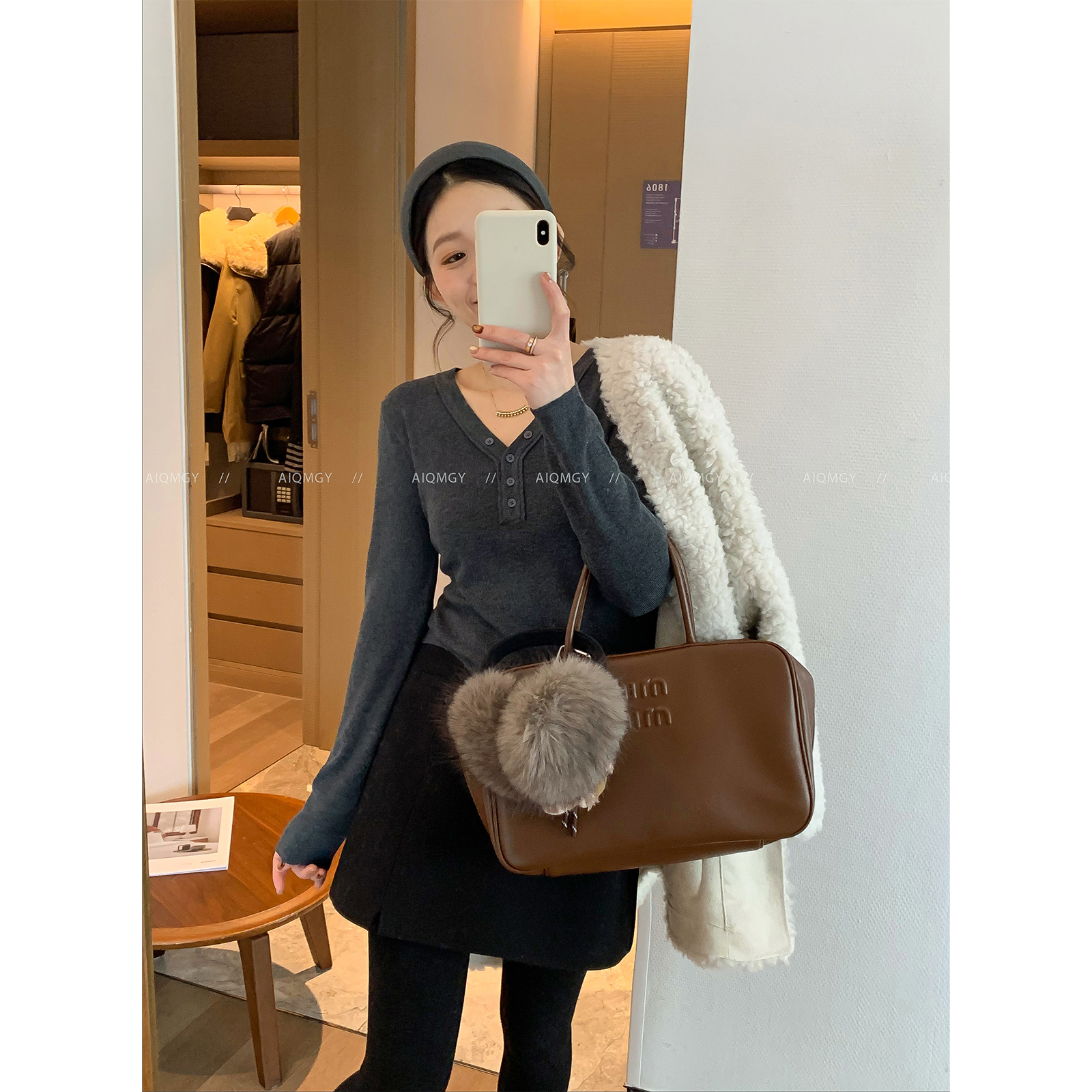 爱情魔鬼鱼 2025冬季新款女装V领针织衫修身显瘦洋气内搭打底上衣