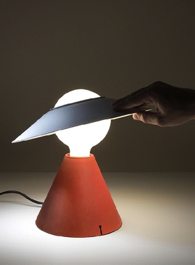 意大利Stilnovo Fante台灯现代简约便携卧室书房床头草帽阅读灯