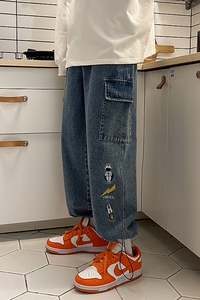 21年春夏季新款港风牛仔裤宽松丝带可束脚直筒卡通刺绣裤图片