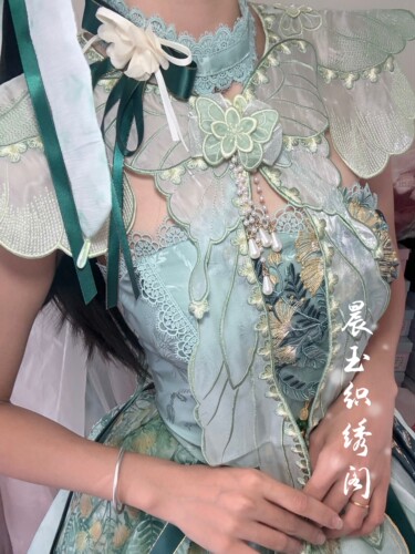 蝴蝶披肩意向金