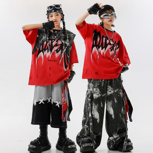 儿童街舞潮服男童酷帅黑红破洞嘻哈套装女童拼接七分裤舞蹈表演服