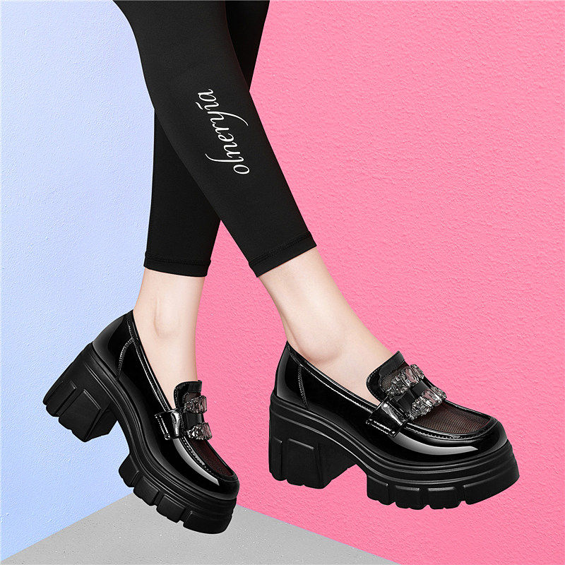 品牌洞洞鞋女款2026新款夏季配裙子凉鞋厚底高跟不累脚英伦乐福鞋