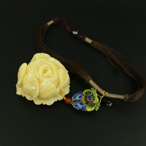 纯天然精品手把件蜜蜡