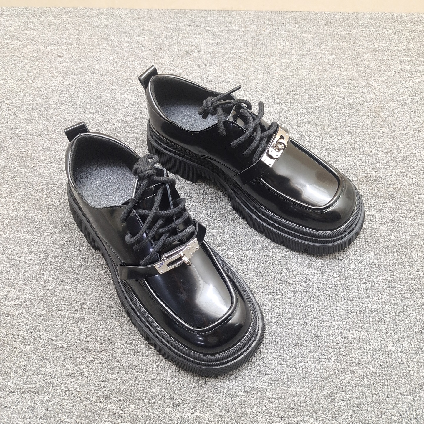 断码清仓黑色百搭搭扣系带小皮鞋