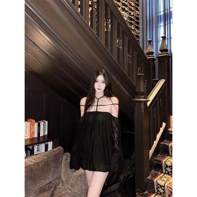 现货！一字肩名媛重工露肩连衣裙性感气质纯欲辣妹高级感挂脖短裙