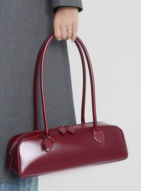 女式2026新款韩国小众设计单肩大容量牛皮腋下包长条红色法棍包女