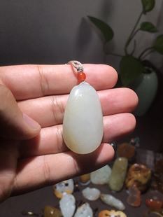 新疆和田玉籽料 无事牌。背有靠山 厚实饱满玉种舒服