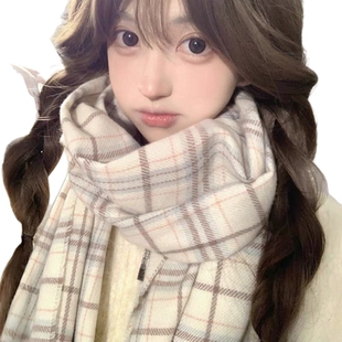 围巾2025新款今年流行爆款奶呼呼米色高级感格子女加厚围脖氛围感