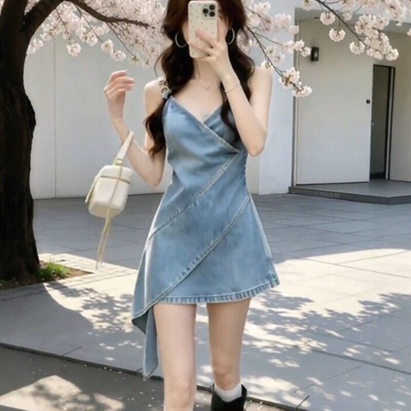 小众设计感燕尾吊带牛仔短裙女2026新款不规则修身显瘦性感连衣裙