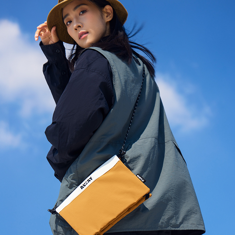 SUBTLE斜挎包女抽绳新款百搭防水