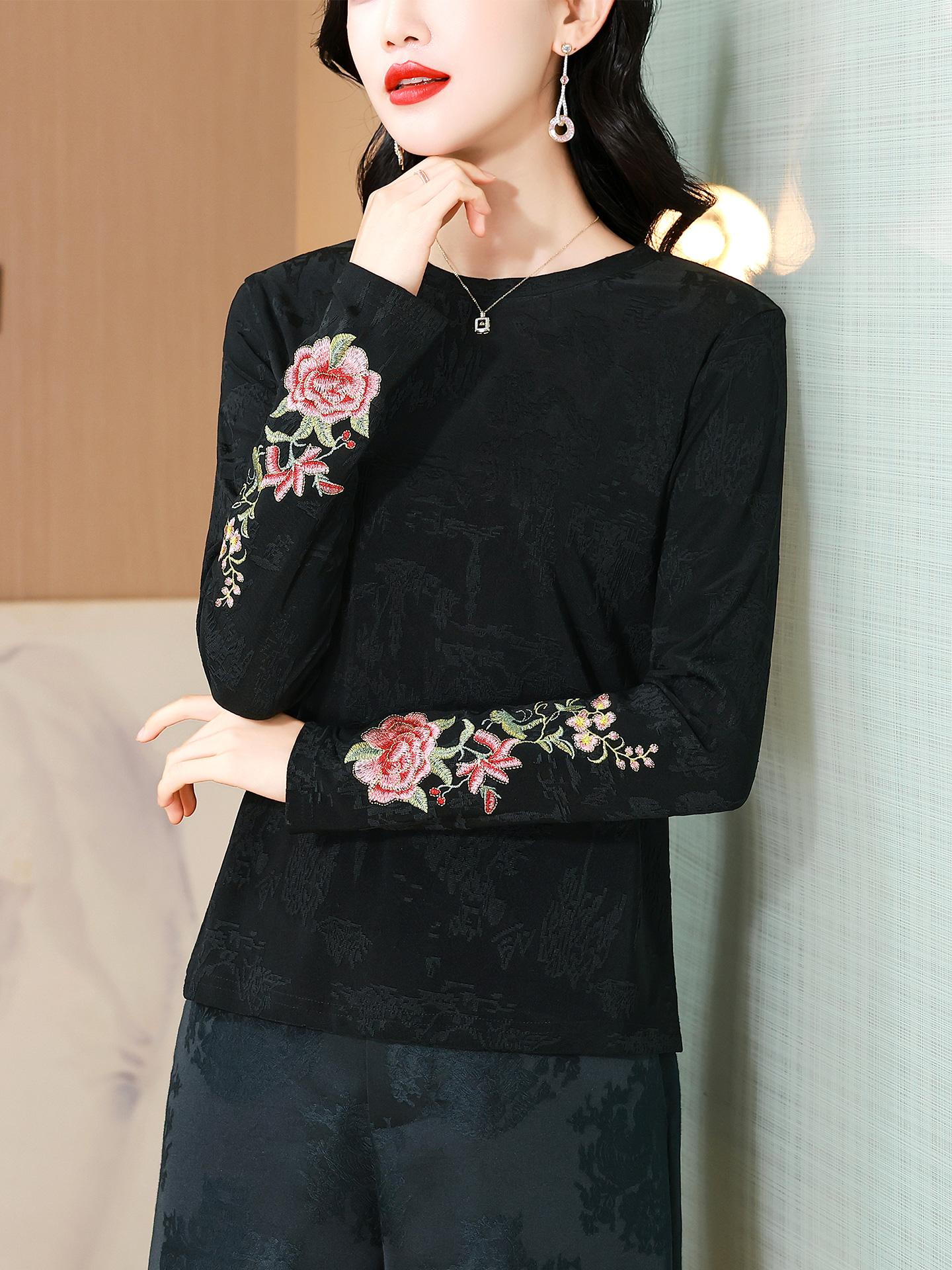ROUMIKL中式覆古刺绣提花圆领长袖T恤女秋冬洋气妈妈打底衫百搭显