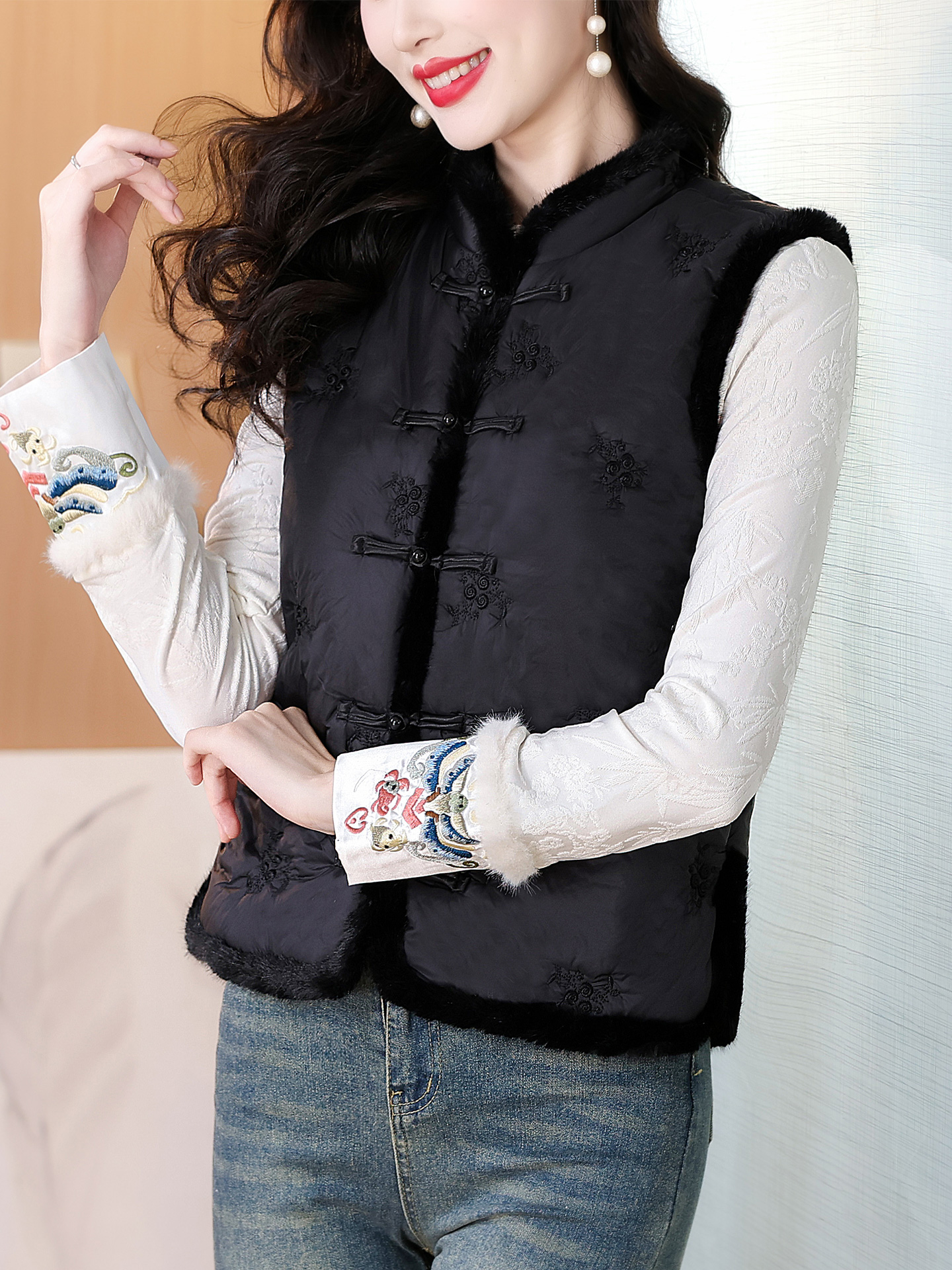 ROUMIKL新中式盘扣绣花服马甲背心女士秋冬气质无袖坎肩马夹上衣