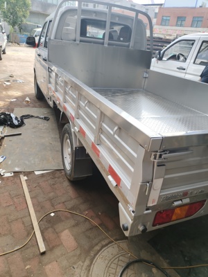 五菱201不锈钢车厢装甲防护板