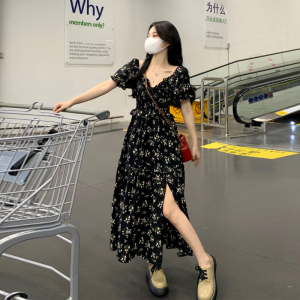 法式方领碎花连衣裙女春夏季新款收腰显瘦长款开叉短袖连衣裙气质