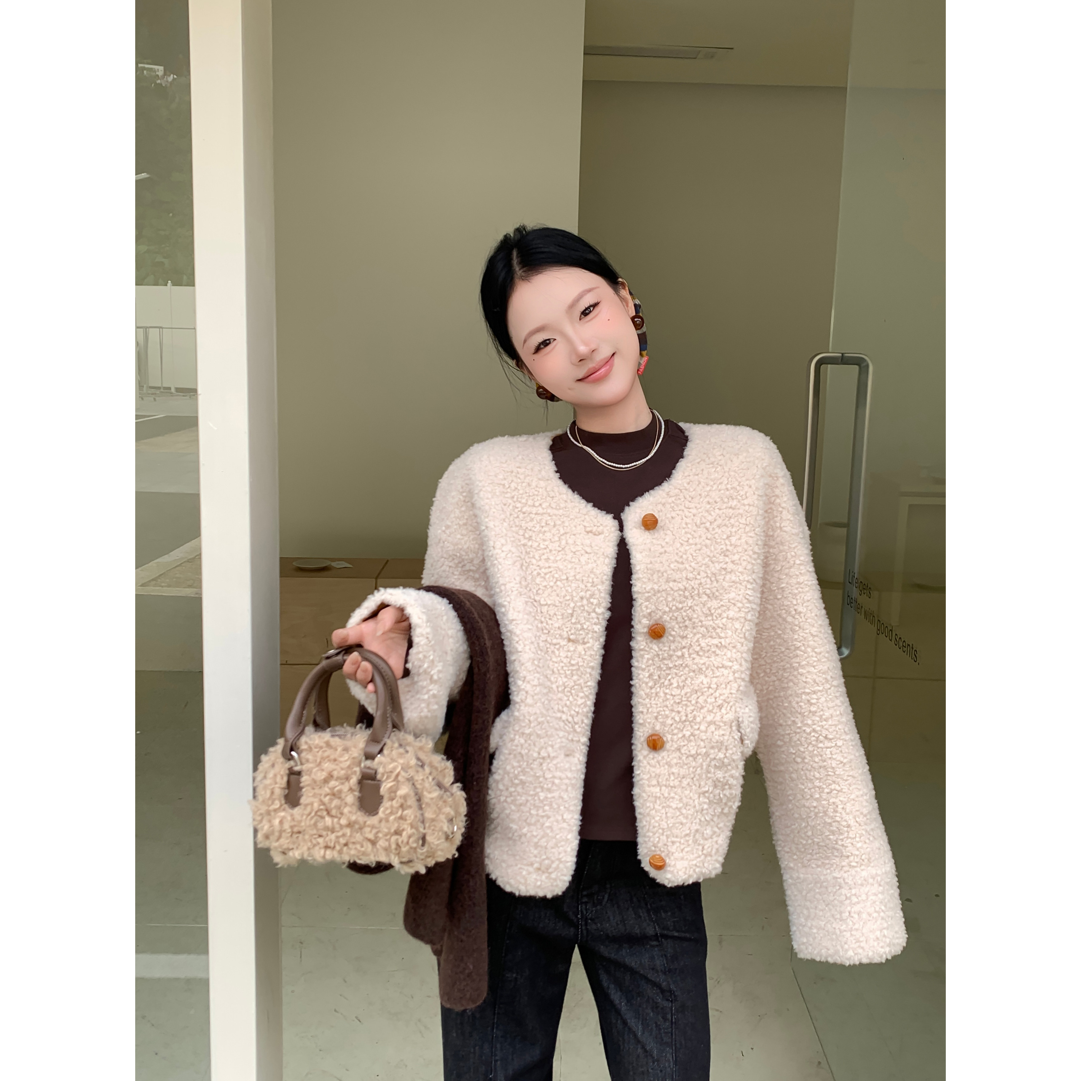 新款冬季氛围感小香风宽松圆领保暖百搭口袋撞色毛绒外套女,女装/女士精品,短外套,淘宝优惠券,粉丝福利购,淘宝优惠卷