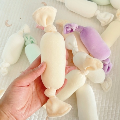 婴儿宝宝手握毛绒玩偶彩色小糖果软绵绵迷你造型软玩具陪睡安抚