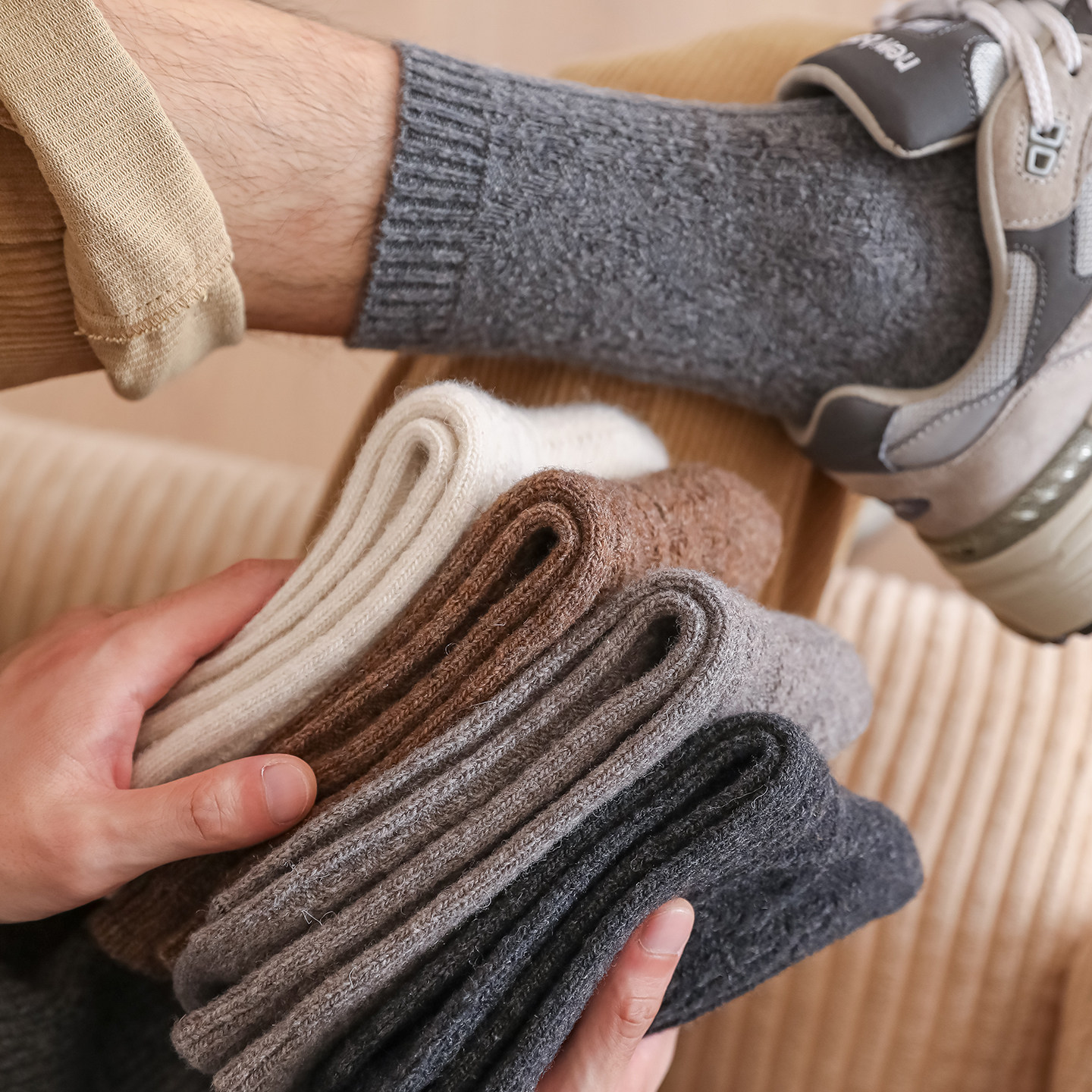 秋冬加厚男士袜子保暖含羊毛中筒袜菱格纯色休闲暖绒长筒冬天长袜