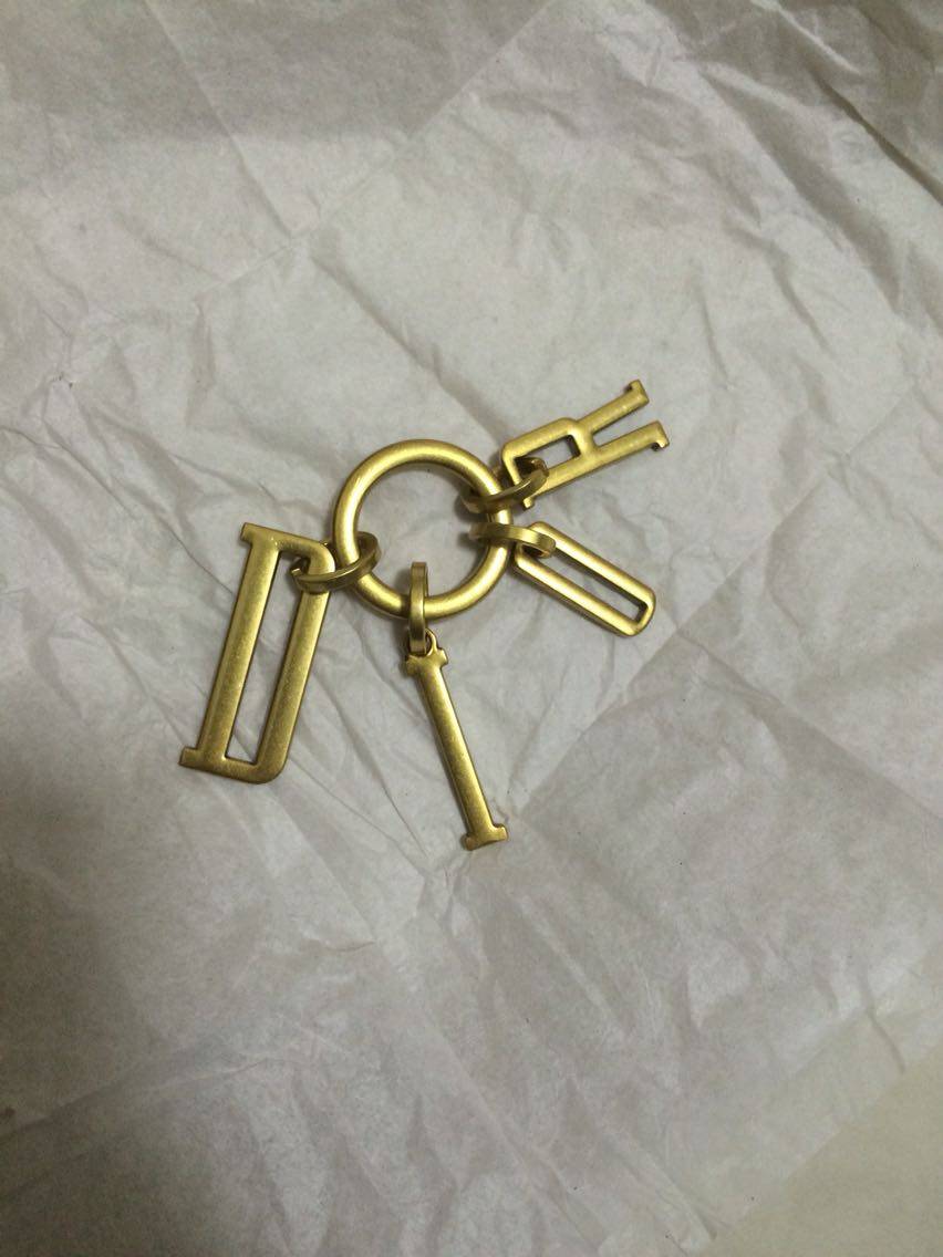 维修包包五金配件 女包字母吊饰 手提包字母配件 散字I 字母D 字O在类目 服饰配件/皮带/帽子/围巾, 鞋包/皮带配件, 包配件, 包挂件中 - 来自Buy2taobao.com提供专业的淘宝代购服务