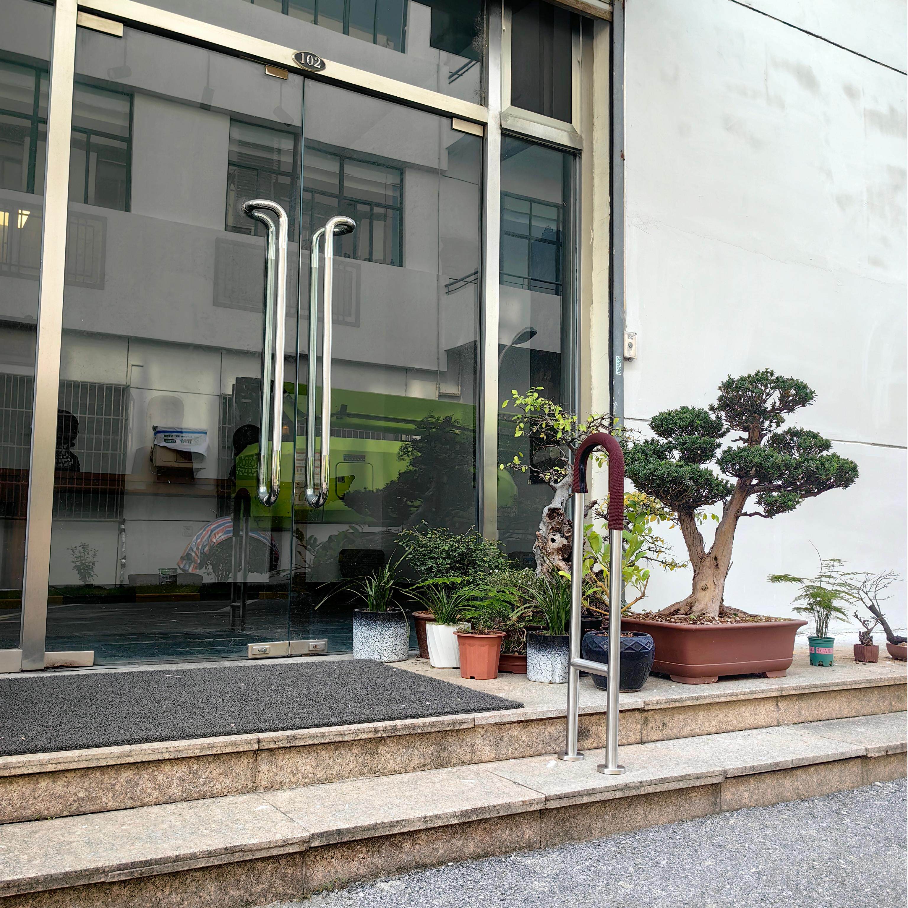 楼梯台阶踏步扶手立柱养老人院助力拉手304不锈钢户外高低差把手