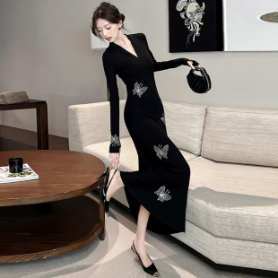 重工蝴蝶刺绣性感V领长袖 小黑裙 气质高腰丝绒连衣裙气质显瘦时尚