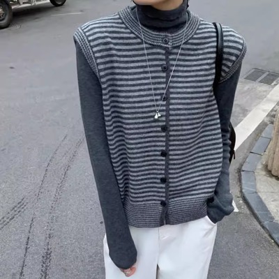 BADX正品条纹圆领针织开衫马甲背心女25冬季叠穿长袖打底衫两件套