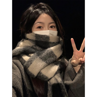 冬季围巾女2023新款高级感加厚毛绒马海毛情侣学生长款格子围脖男