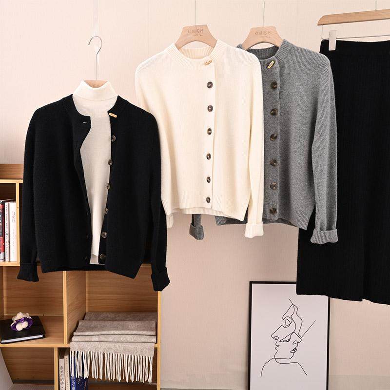 黑白灰总能穿出高阶感 女圆领单畦纯山羊绒针织开衫 顺丰包邮 24,女装/女士精品,羊绒衫,淘宝优惠券,粉丝福利购,淘宝优惠卷