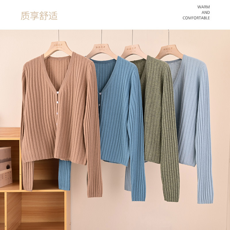 美抽条V领扣袢出口山羊绒开衫女