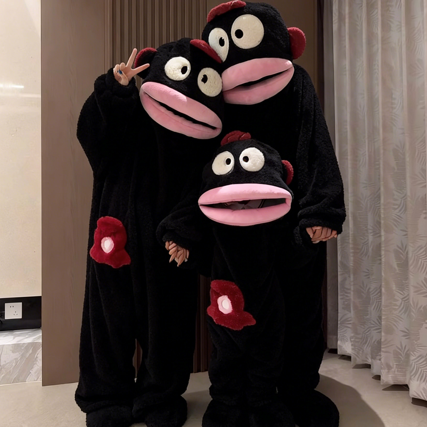 黑色搞怪抽象丑鱼睡衣秋冬季加厚珊瑚绒大嘴鱼连体睡袍男女一体式