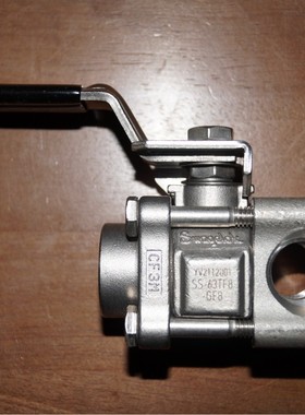 世伟洛克 3 件 60 系列 3 路球阀 1/2 英寸 FNPT (SS-63XTF8)