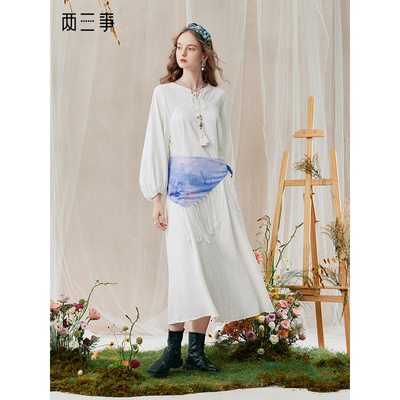 两三事 弦月霞光 时尚印花流苏腰封灯笼袖连衣裙