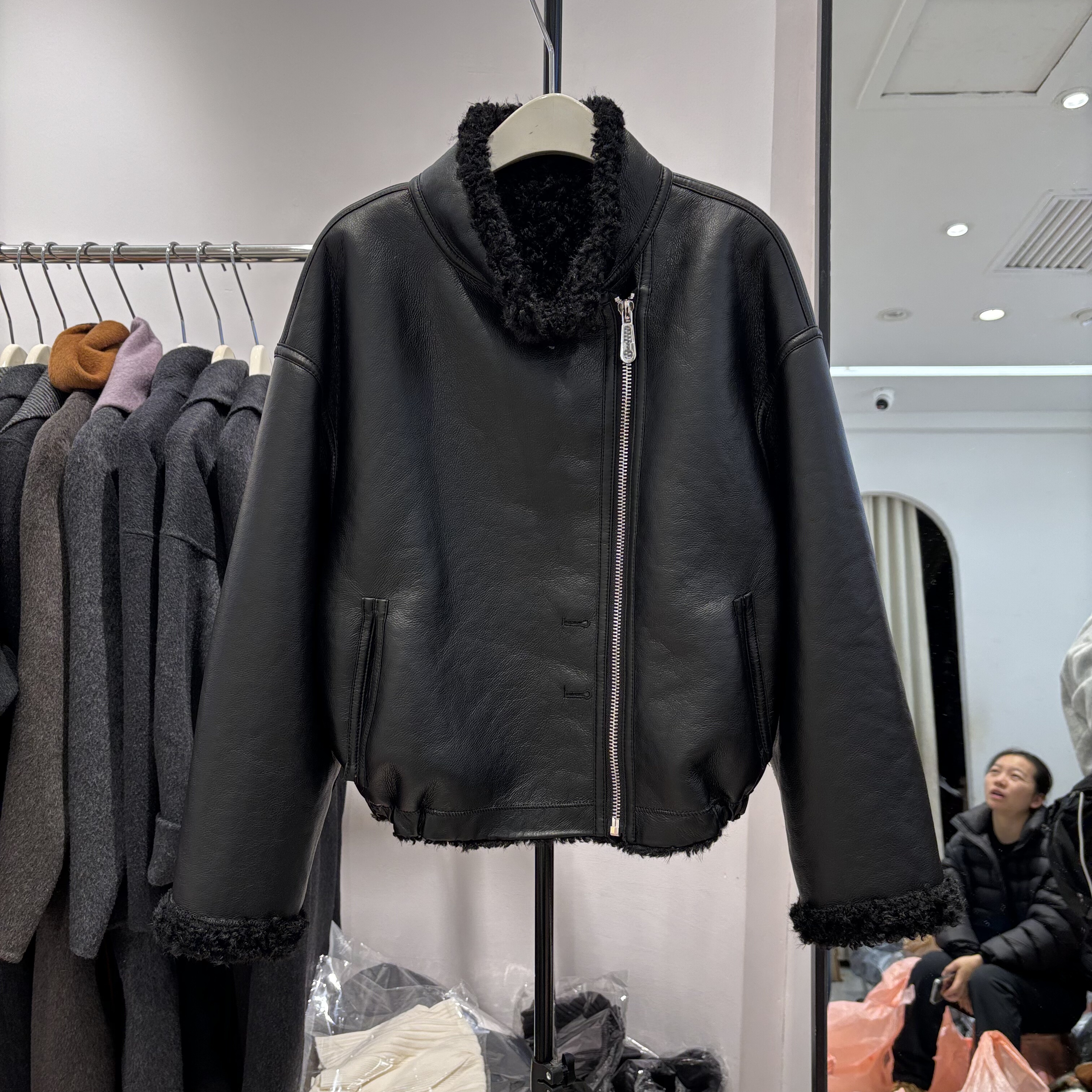 两面穿黑色皮毛一体外套女短款斜拉链2025时尚加厚颗粒羊羔毛上衣,女装/女士精品,短外套,淘宝优惠券,粉丝福利购,淘宝优惠卷