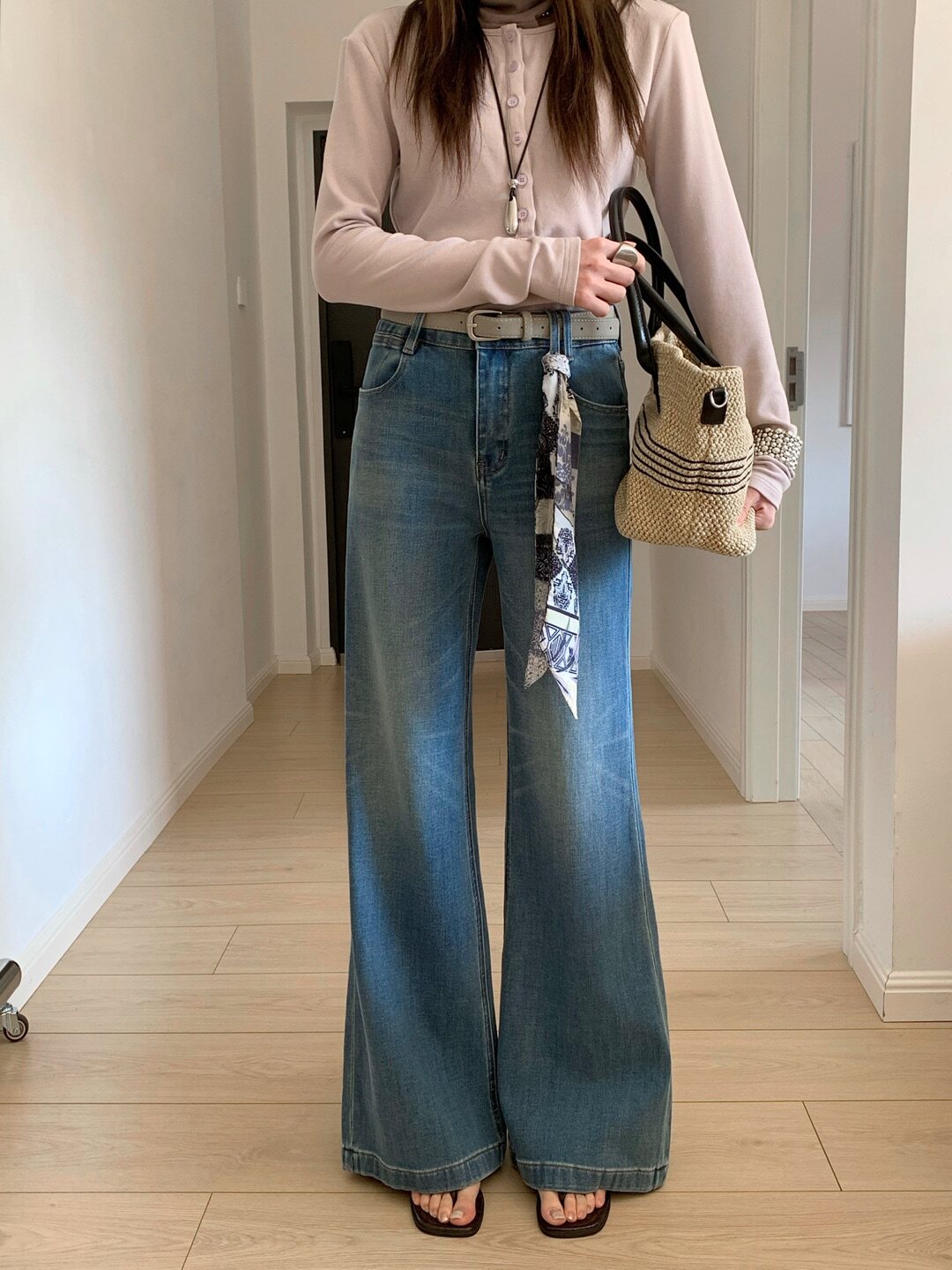 欧货四面弹高腰显瘦百搭不贴腿微喇牛仔裤女2026春季新款7796