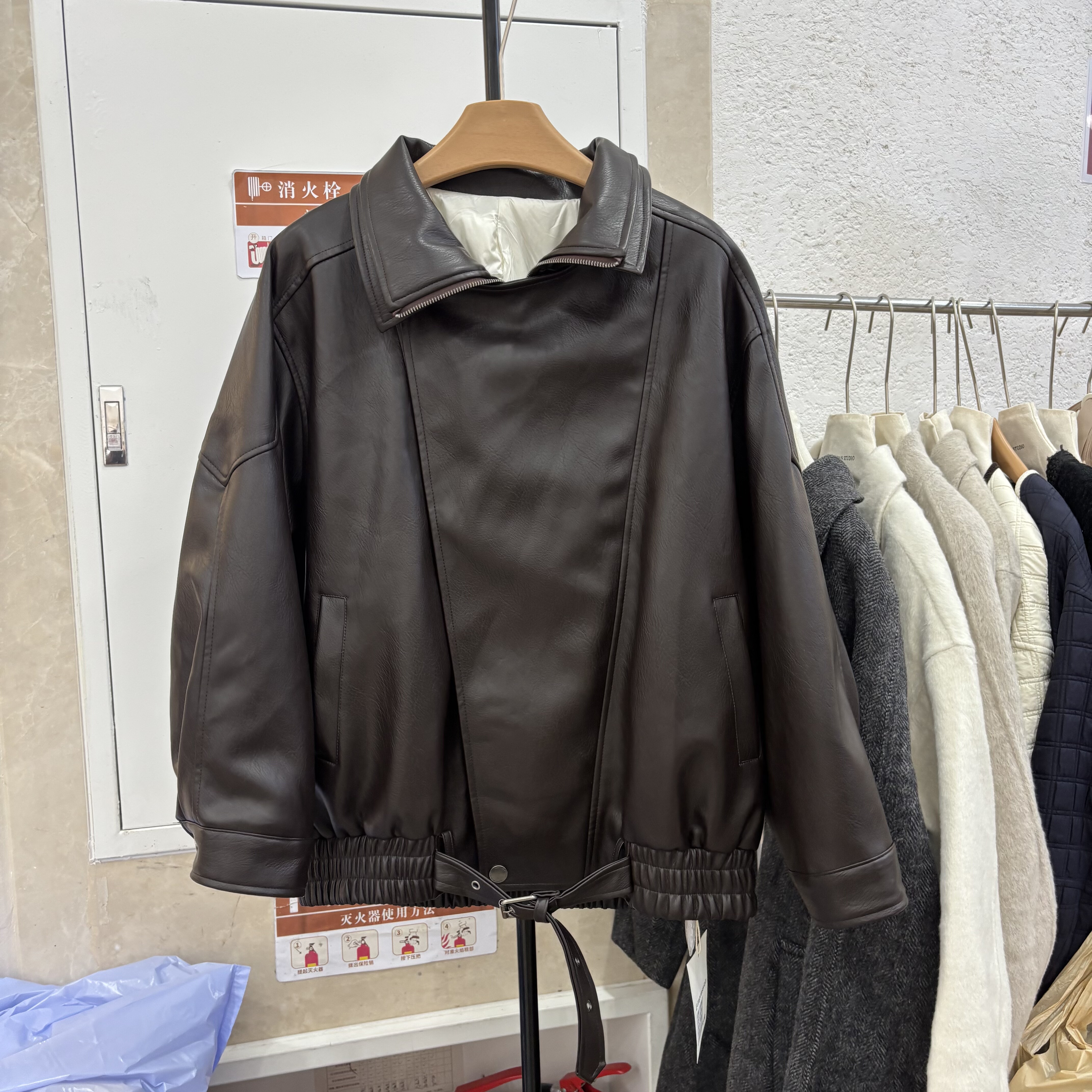 复古宽松阔版加厚羽绒内胆皮衣外套女冬季高级感机车夹克工装外套