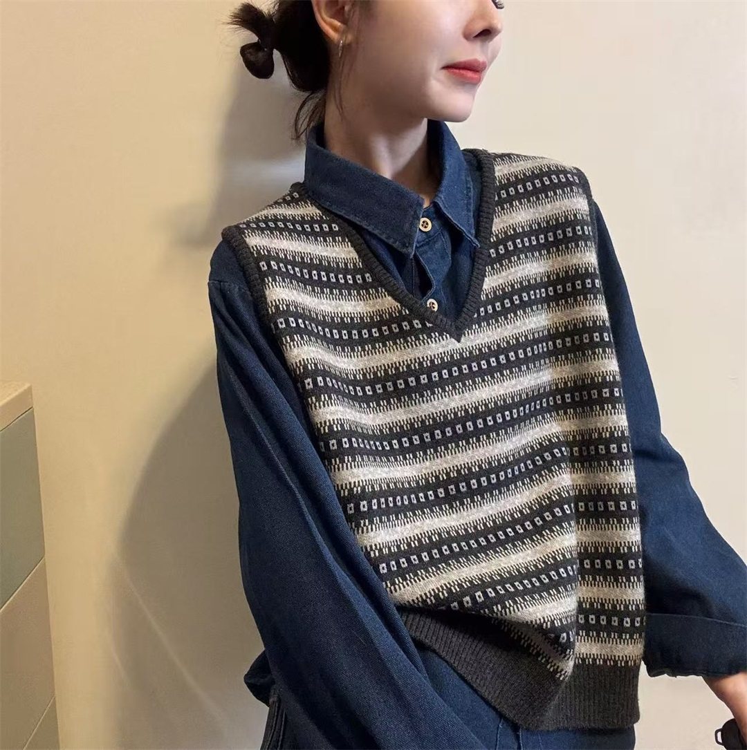学院风V领条纹针织衫女无袖背心马甲叠穿上衣+牛仔衬衣高级两件套