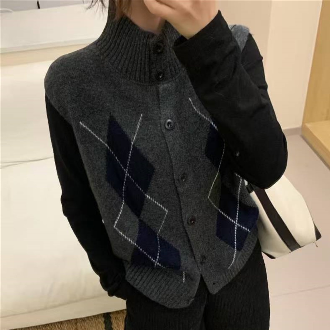 学院风高领纽扣菱形格针织马甲开衫+高领打底衫两件套上衣女96057