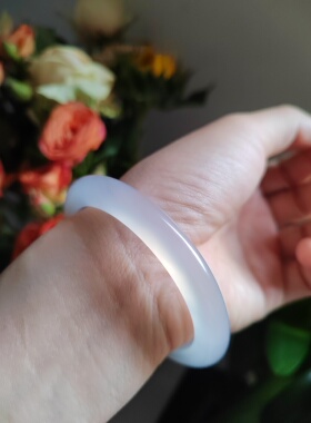 57圈口天然原色无烧无染色马料玉髓手镯一口糖高冰种强荧光玛瑙