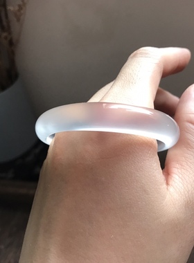 56圈口无烧无染马达加斯加原色白冰贵妃手镯椭圆形玻璃体强荧光