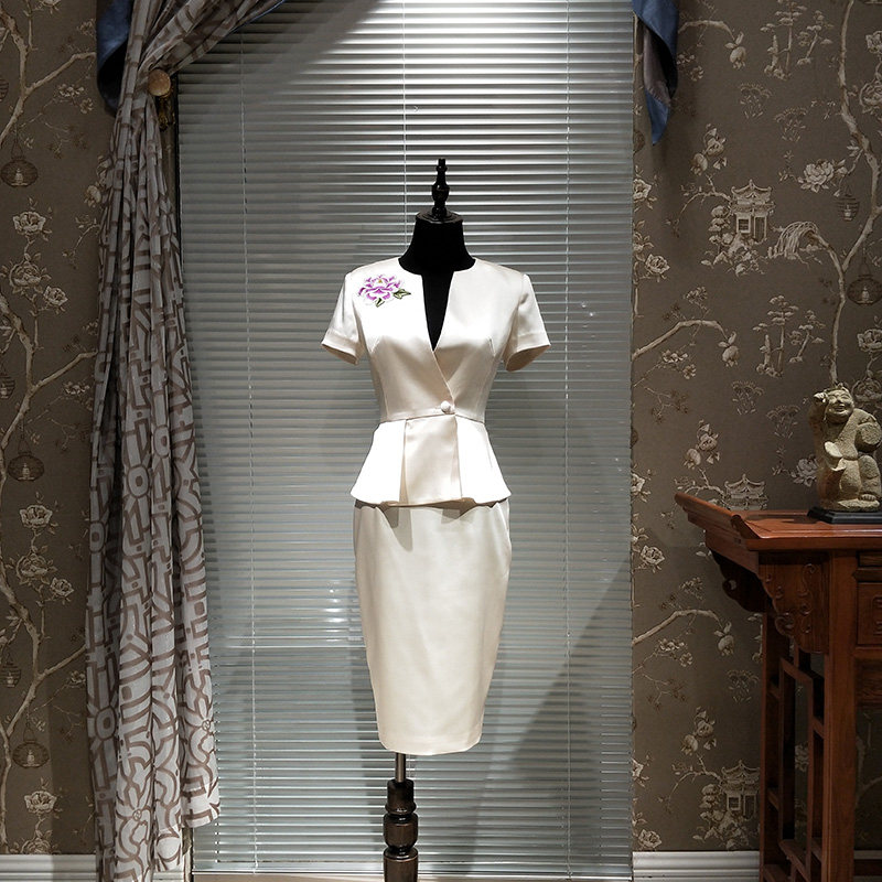 新中式职业套装裙小西装米色美容院养生馆中医团队高端工作服定制在类目 女装/女士精品, 套装/学生校服/工作制服, 职业女裙套装中 - 来自Buy2taobao.com提供专业的淘宝代购服务