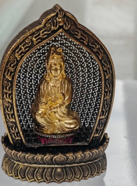 珍品收藏黄铜鎏金佛像摆件,品相完好,实物拍摄。