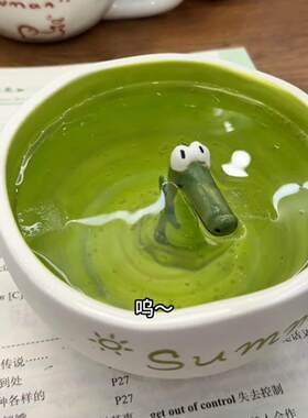 小鳄鱼爱洗澡~游泳水杯可