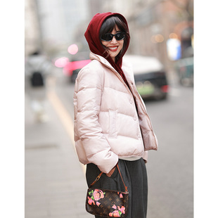 ise“Sporty Chic”系列户外感立领短款羽绒服两色可选P2441206