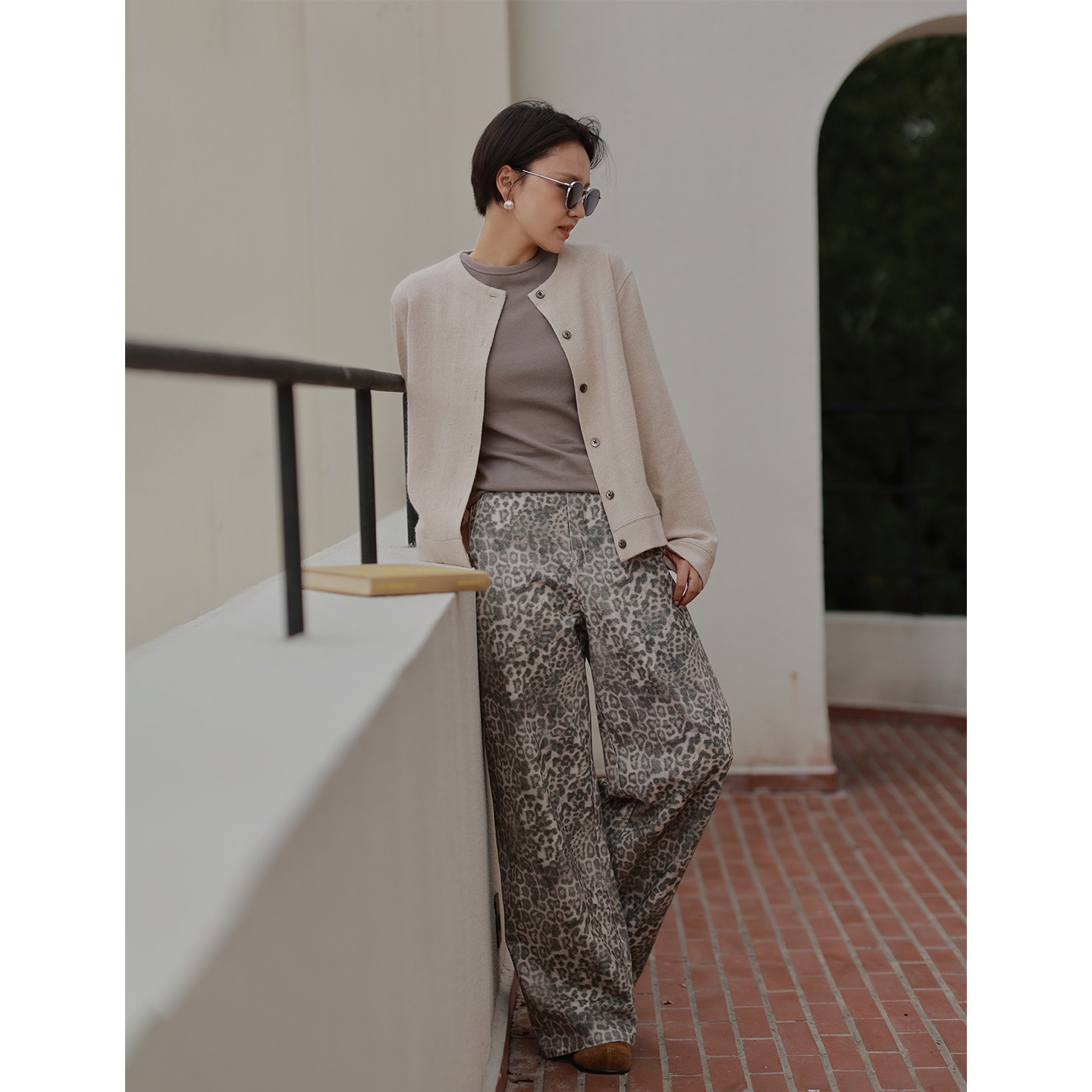 ise“长期主义”米色圆领绵羊毛休闲宽松单排扣短外套K2540206