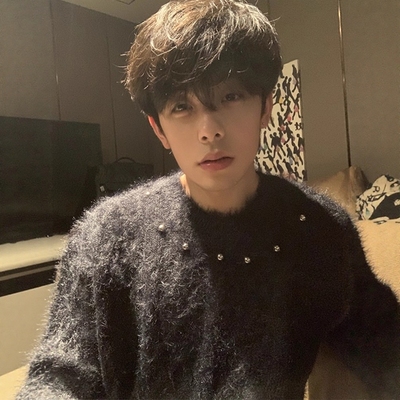 白色水貂毛钉珠毛衣男款秋冬穿搭