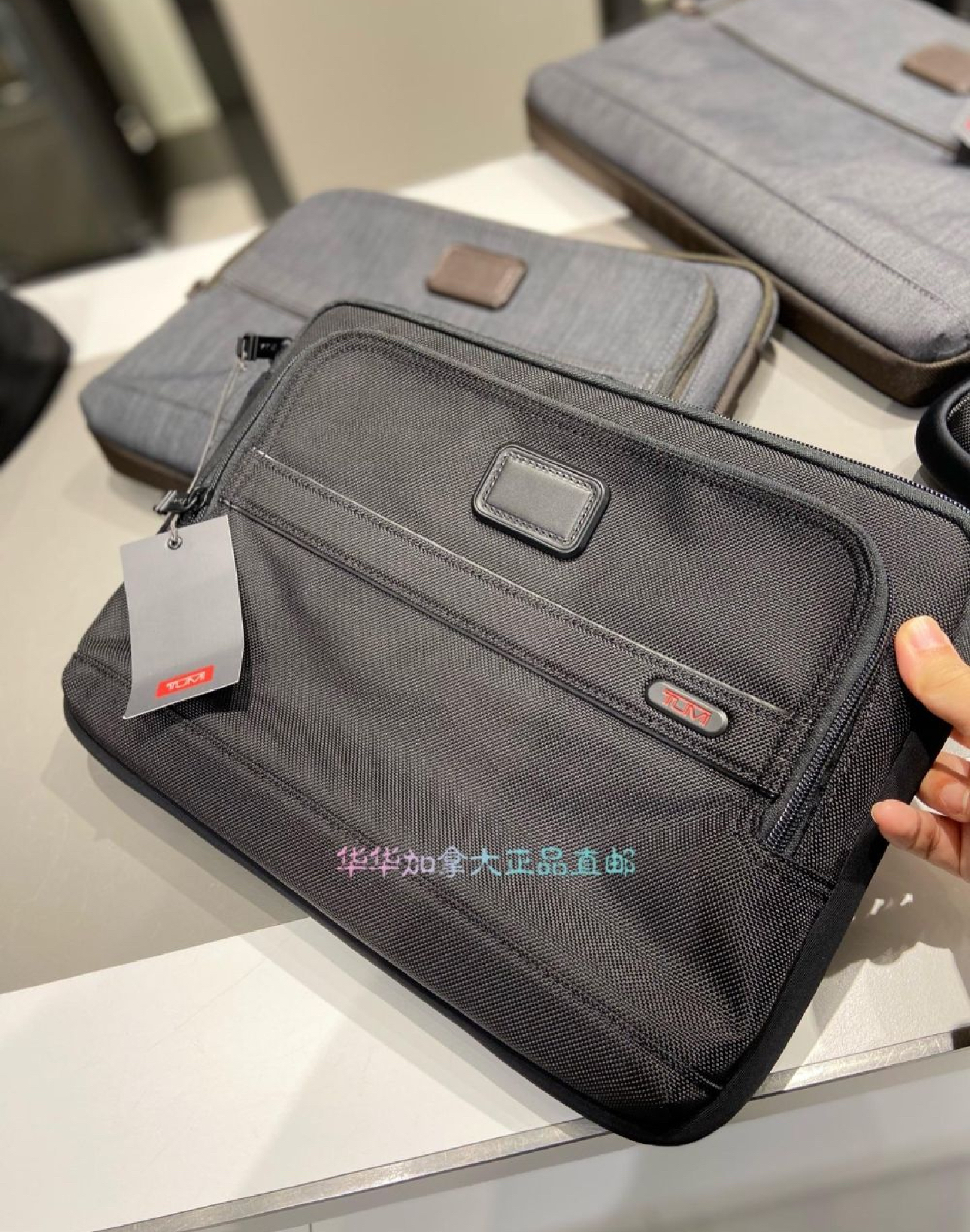 Tumi轻薄简约电脑手拿包弹道尼龙搭配牛皮材质大号38x26x6厘米