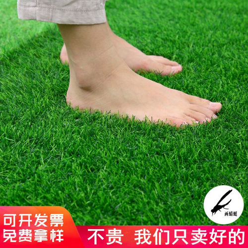 仿真草坪假皮人工造绿地毯垫塑料网格铺垫足球场装饰消音围挡户外
